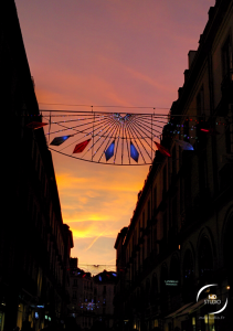 décoration de Noël, orange du ciel | rue d'Orléans à Nantes | MDstudio