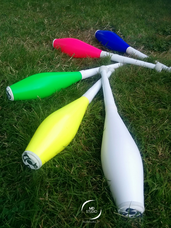Quilles de jonglage en été | photo MDstudio