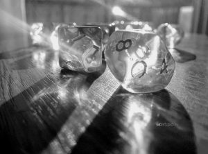 Éclat de lumière en noir et blanc, dés 10 jeu de rôle