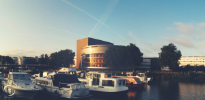 Cité des Congrès & bateaux sur le canal | un matin à Nantes | MDstudio